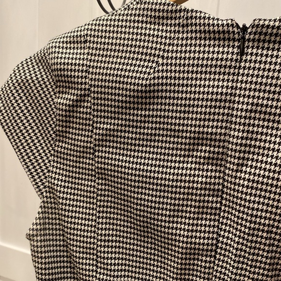 Nice dress 10 - Picture 5 of 8